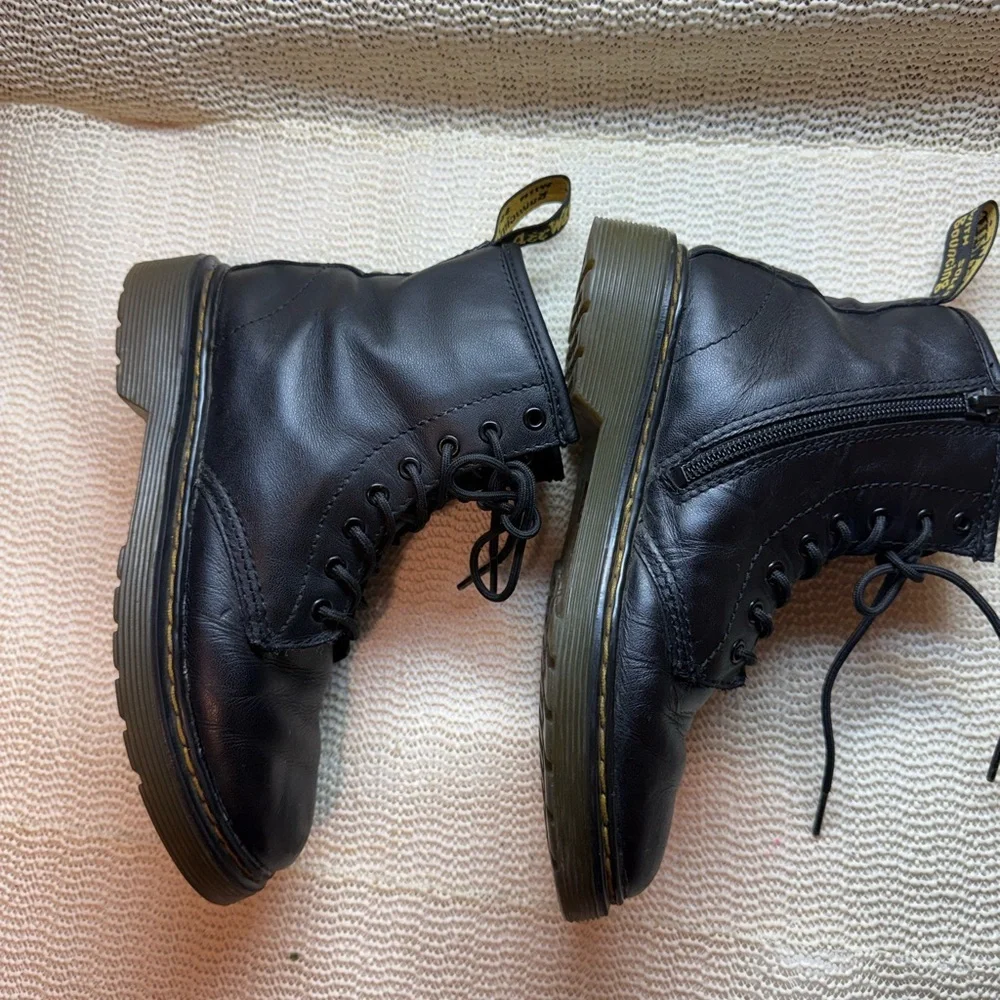 Dr. Martens 1460 Junior boots in a Monochrome Black 2